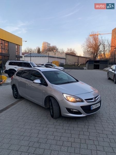 Универсал Opel Astra 2013 в Львове