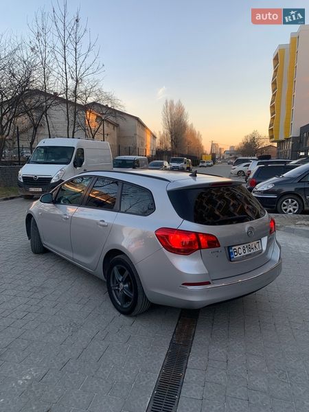 Универсал Opel Astra 2013 в Львове