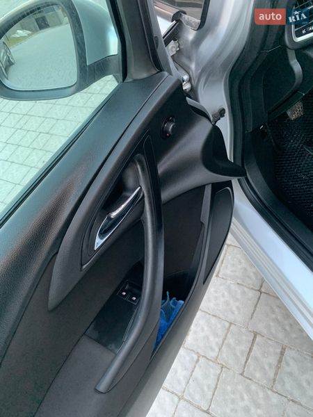 Универсал Opel Astra 2013 в Львове