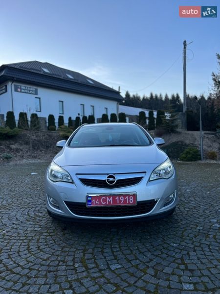Універсал Opel Astra 2011 в Старому Самборі