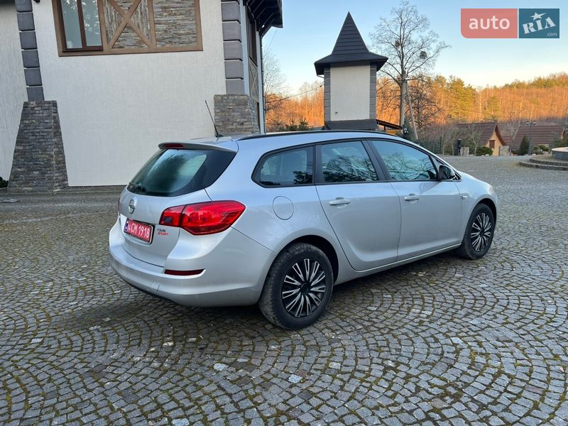 Універсал Opel Astra 2011 в Старому Самборі