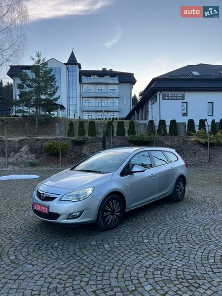 Універсал Opel Astra 2011 в Старому Самборі