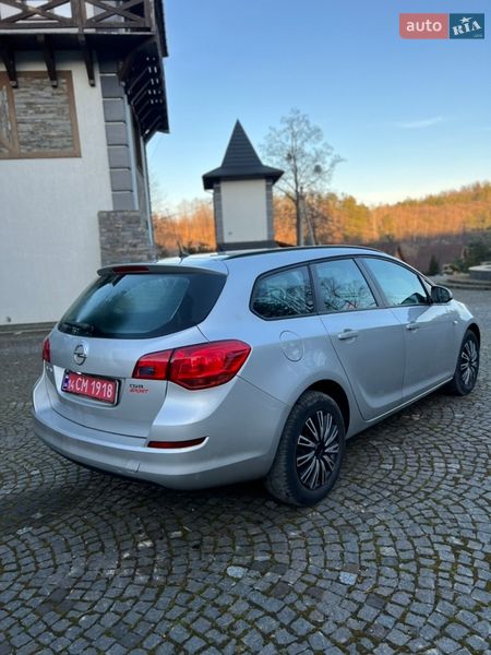 Універсал Opel Astra 2011 в Старому Самборі