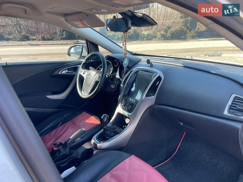 Універсал Opel Astra 2012 в Львові