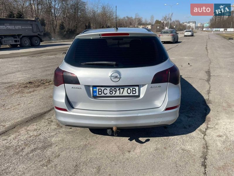 Універсал Opel Astra 2012 в Львові