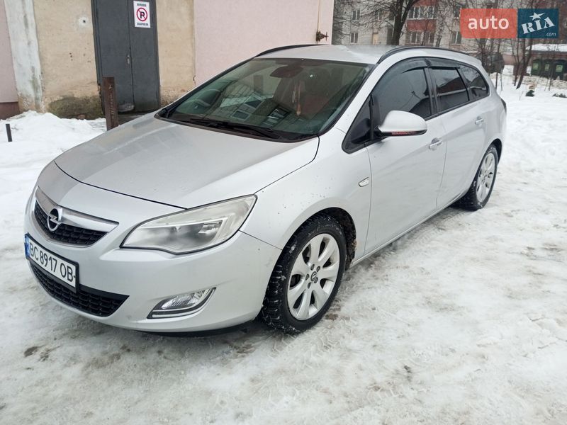 Універсал Opel Astra 2012 в Львові