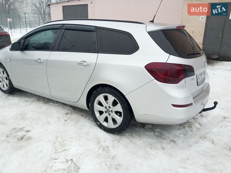 Універсал Opel Astra 2012 в Львові