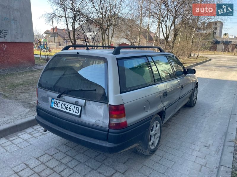 Універсал Opel Astra 1995 в Львові