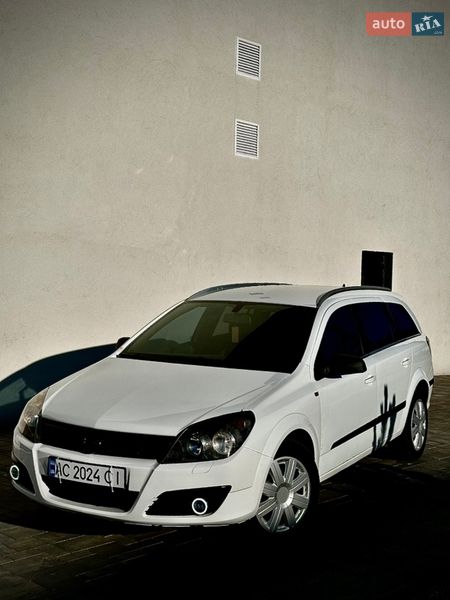 Універсал Opel Astra 2005 в Луцьку