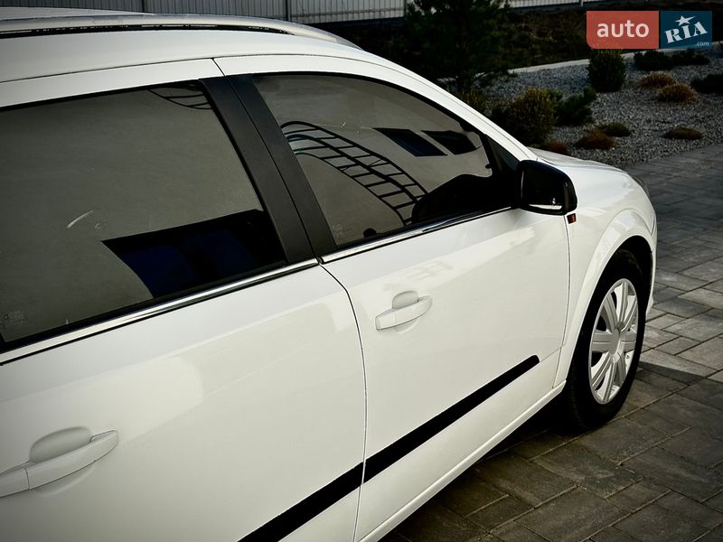 Універсал Opel Astra 2005 в Луцьку