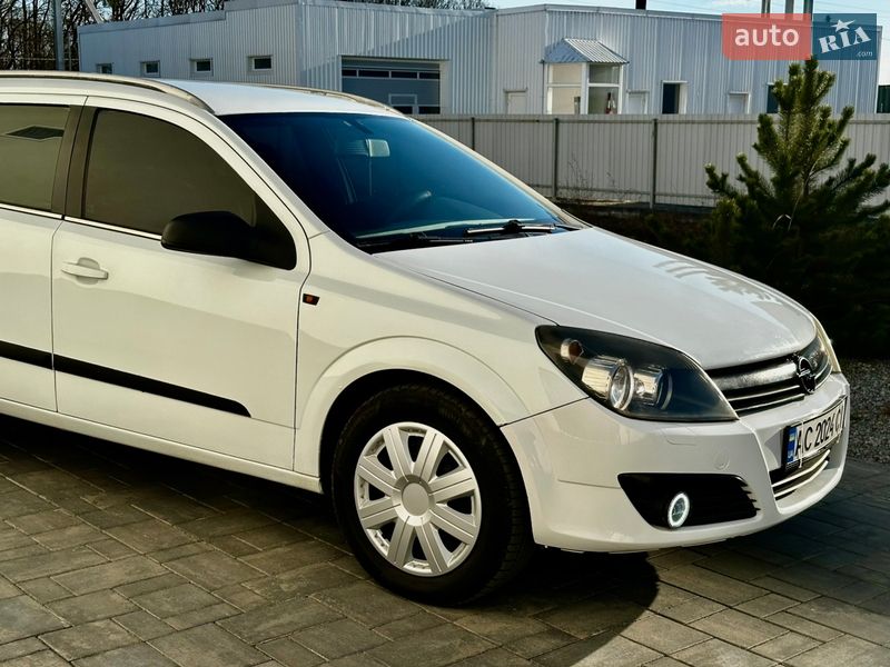 Універсал Opel Astra 2005 в Луцьку