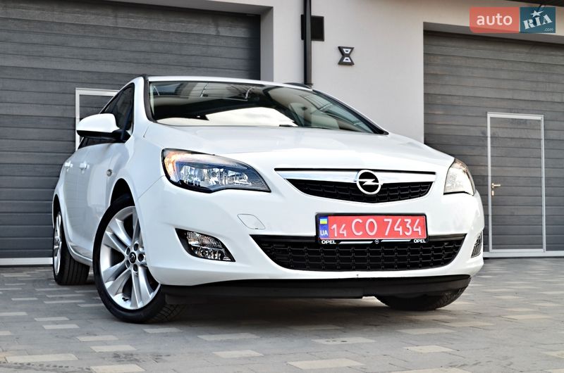 Универсал Opel Astra 2011 в Дрогобыче