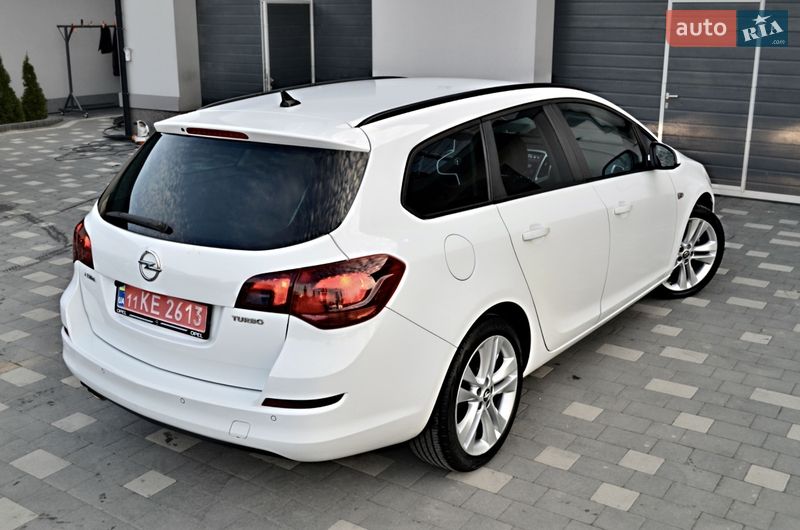Универсал Opel Astra 2011 в Дрогобыче