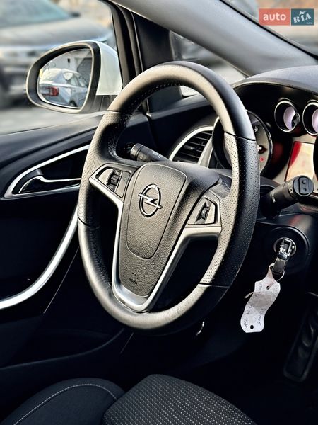 Универсал Opel Astra 2011 в Дрогобыче