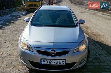 Універсал Opel Astra 2010 в Тернополі