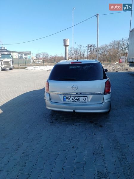 Універсал Opel Astra 2005 в Сарнах