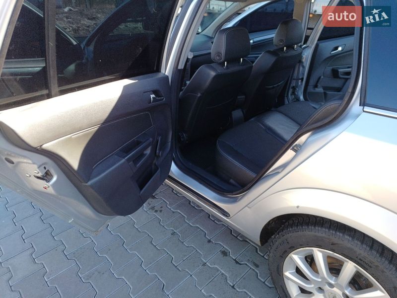 Універсал Opel Astra 2005 в Сарнах