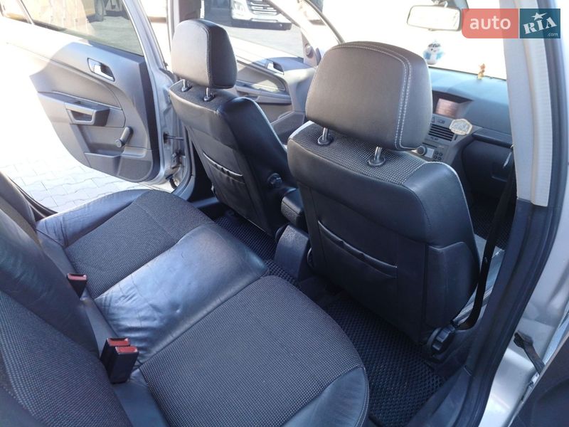 Універсал Opel Astra 2005 в Сарнах