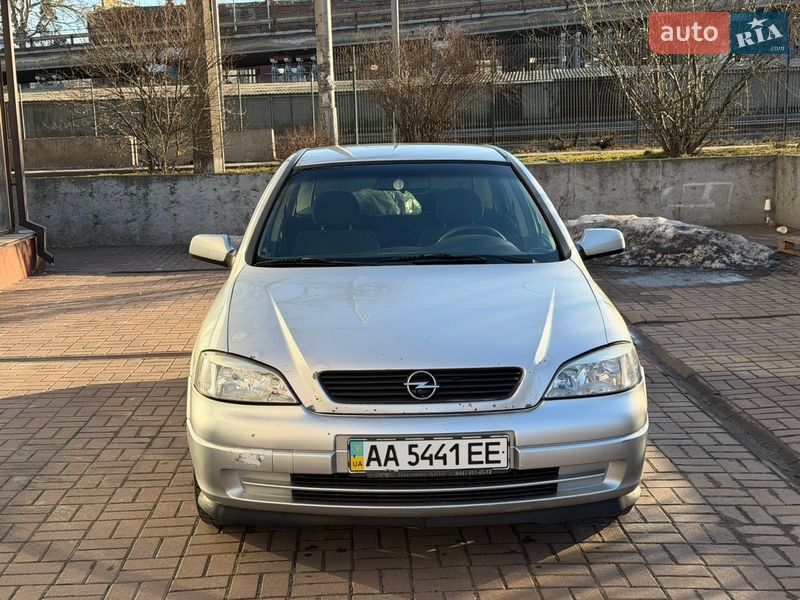 Седан Opel Astra 2004 в Киеве