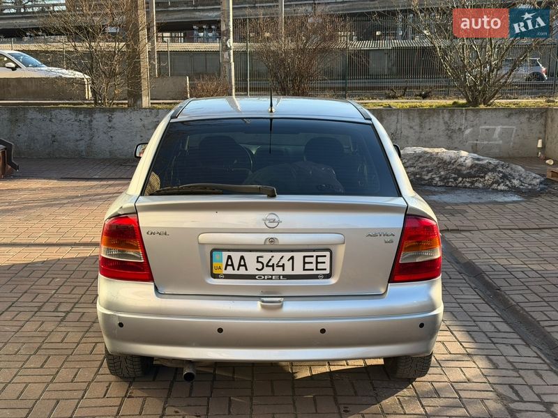 Седан Opel Astra 2004 в Киеве