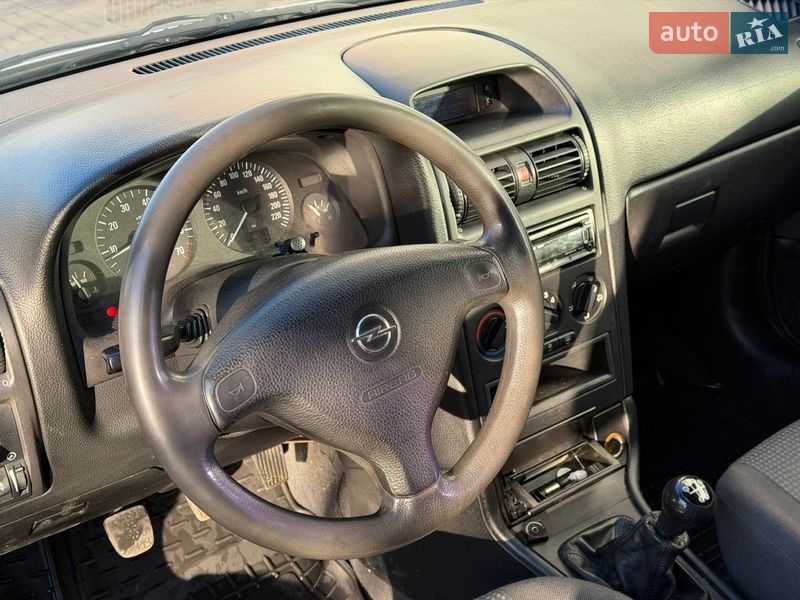 Седан Opel Astra 2004 в Киеве
