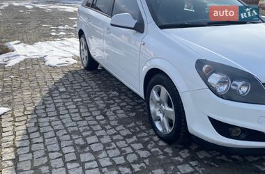 Універсал Opel Astra 2011 в Кельменцях