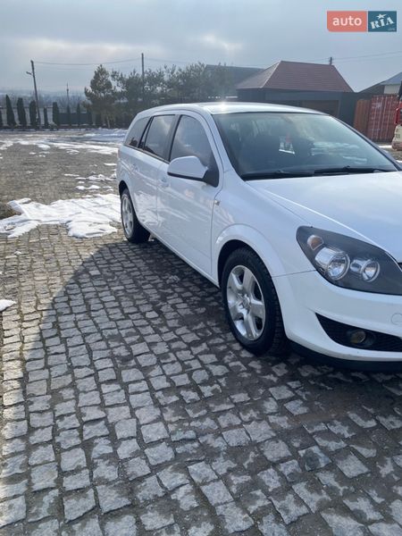 Універсал Opel Astra 2011 в Кельменцях