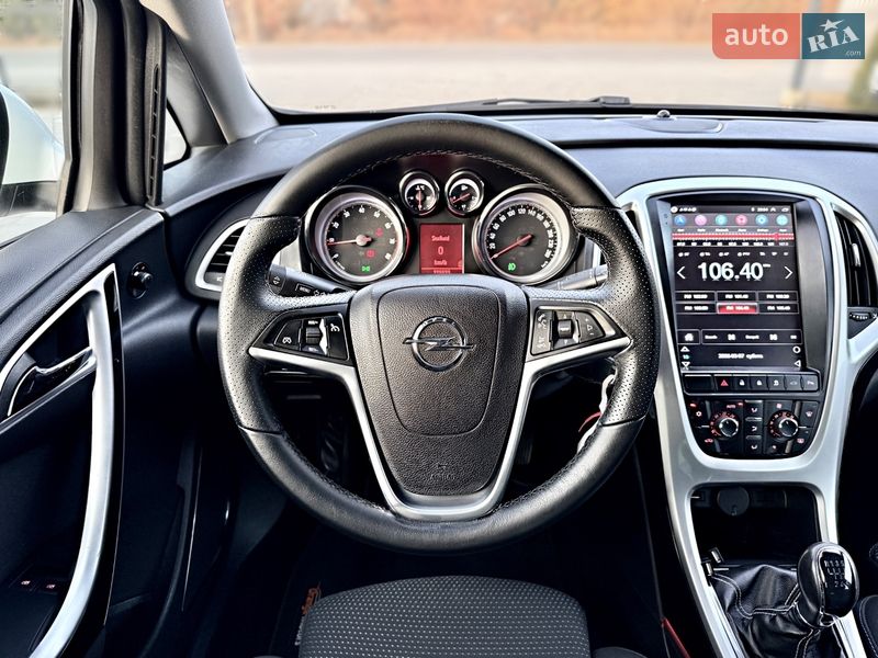 Универсал Opel Astra 2011 в Дрогобыче