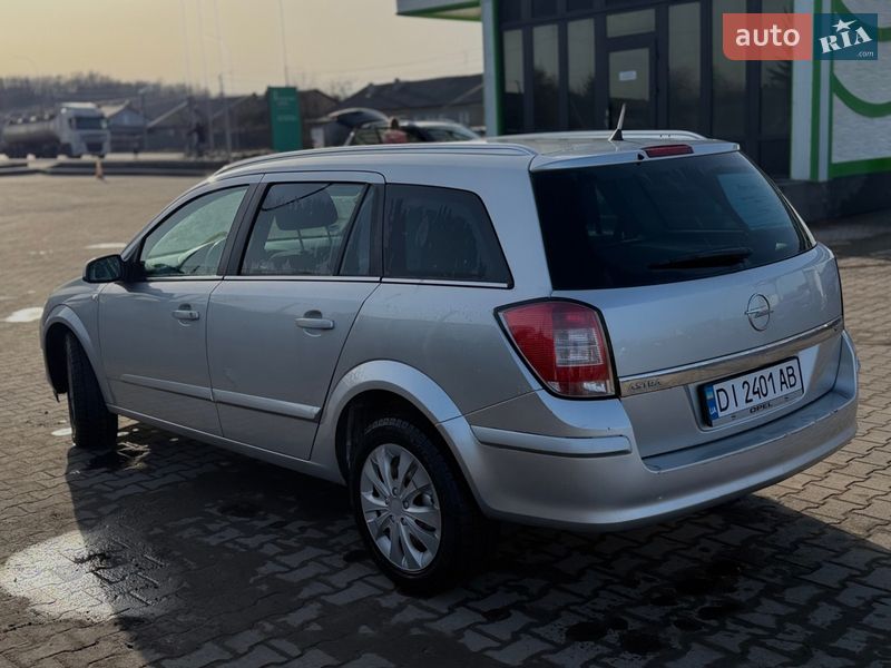 Универсал Opel Astra 2008 в Нововолынске