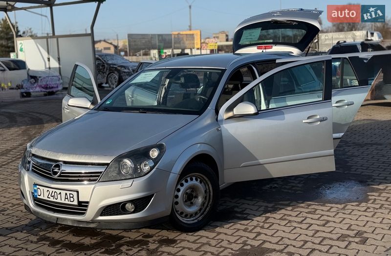 Универсал Opel Astra 2008 в Нововолынске