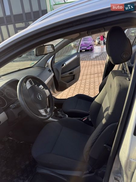 Универсал Opel Astra 2008 в Нововолынске