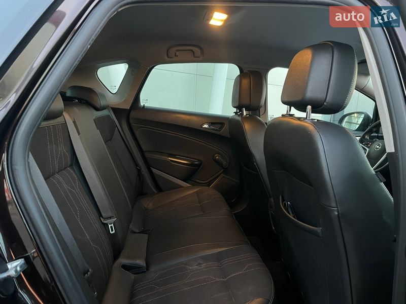 Хэтчбек Opel Astra 2012 в Киеве