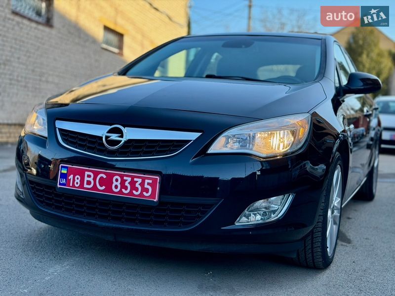 Хэтчбек Opel Astra 2010 в Ровно