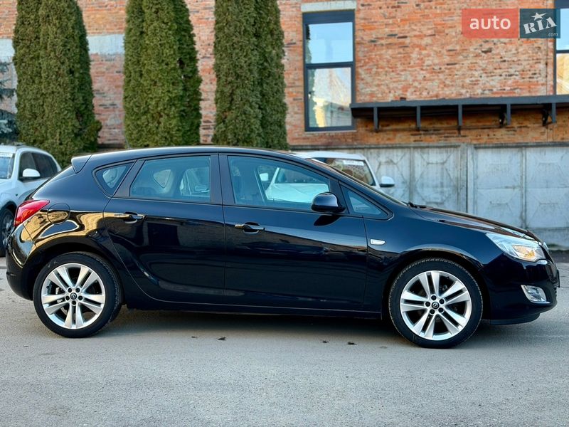Хэтчбек Opel Astra 2010 в Ровно