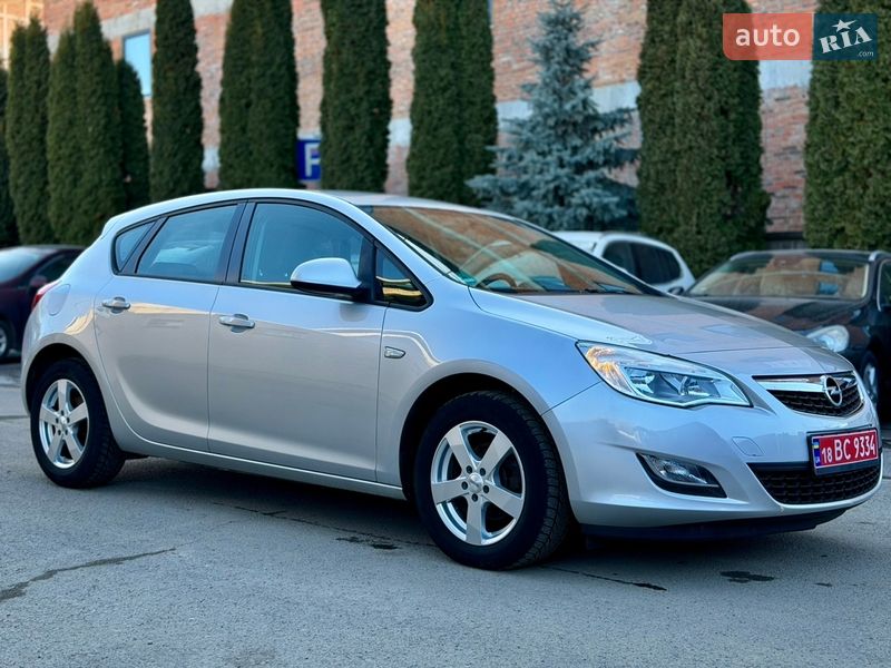 Хэтчбек Opel Astra 2010 в Ровно