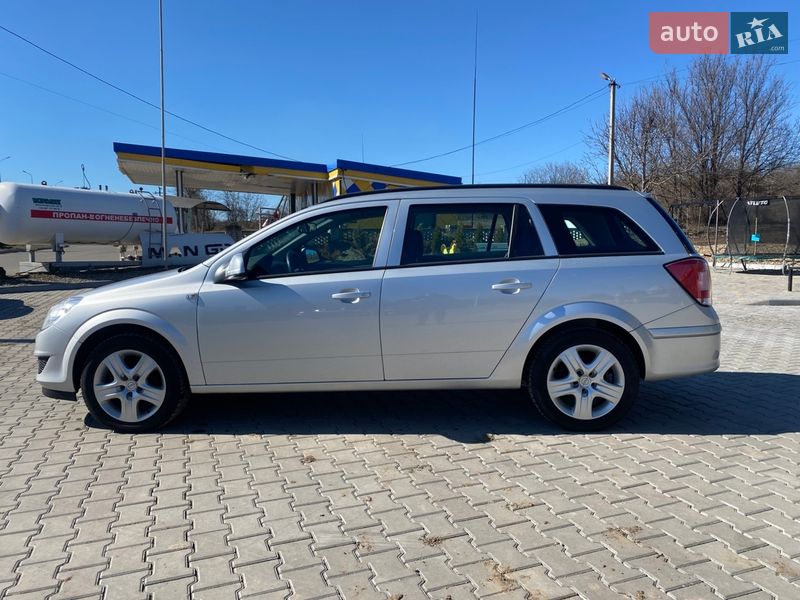 Универсал Opel Astra 2009 в Ямполе