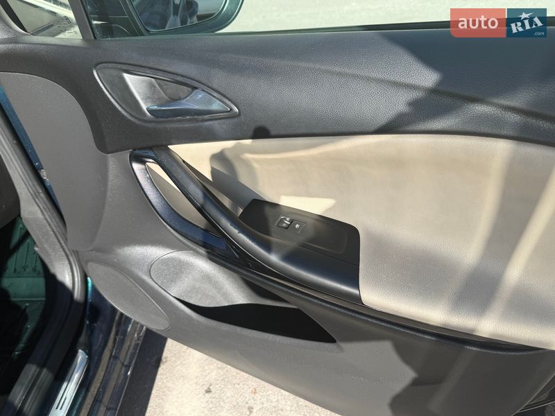 Универсал Opel Astra 2016 в Львове