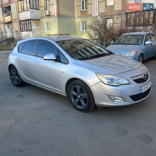 Хэтчбек Opel Astra 2010 в Киеве