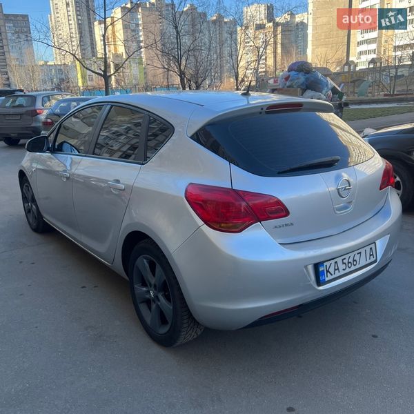 Хэтчбек Opel Astra 2010 в Киеве