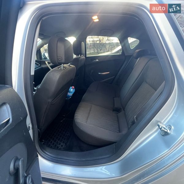 Хэтчбек Opel Astra 2010 в Киеве