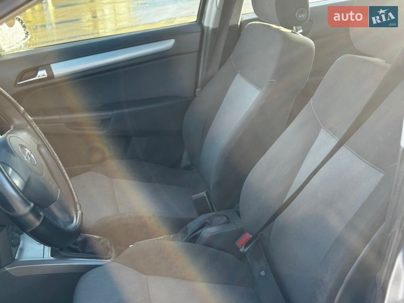 Универсал Opel Astra 2004 в Чорткове