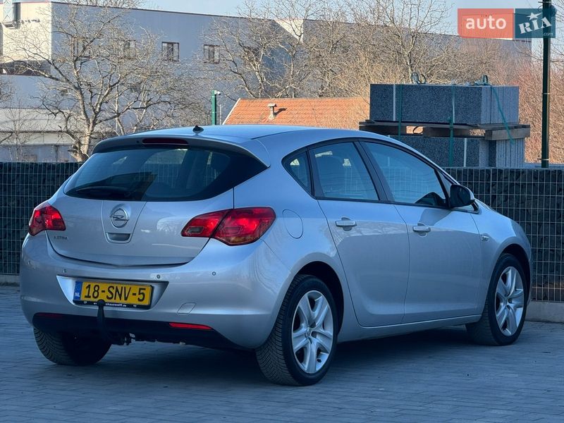 Хэтчбек Opel Astra 2011 в Стрые