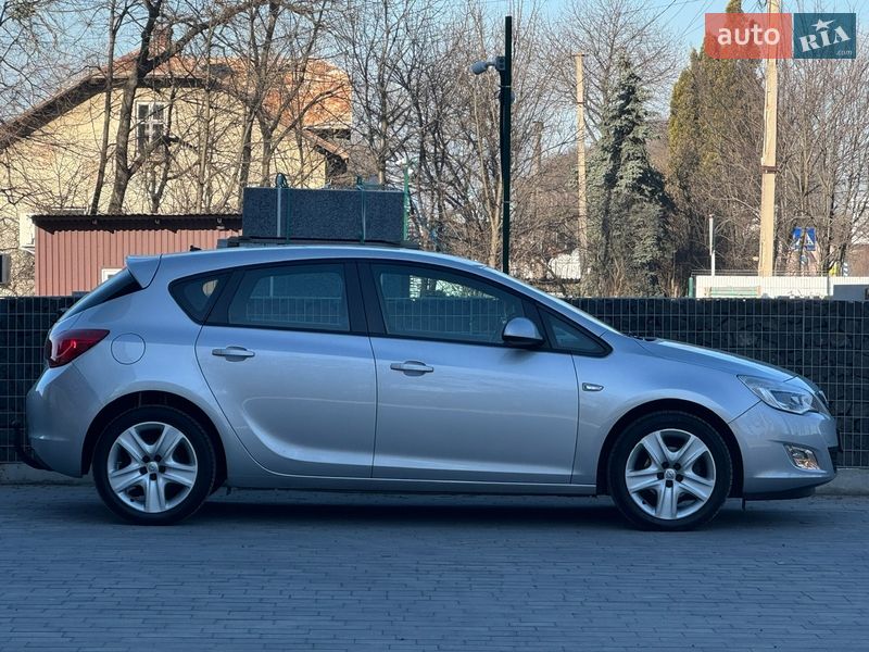 Хэтчбек Opel Astra 2011 в Стрые