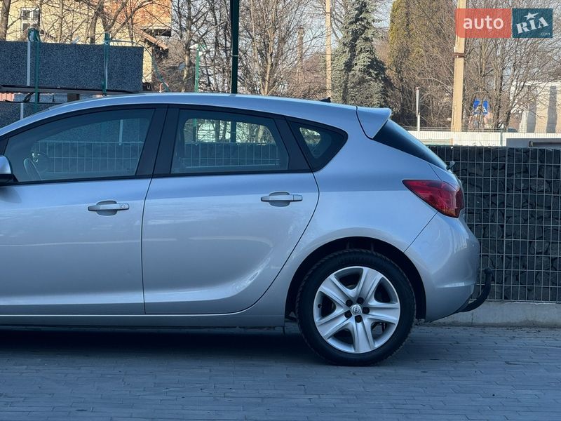 Хэтчбек Opel Astra 2011 в Стрые
