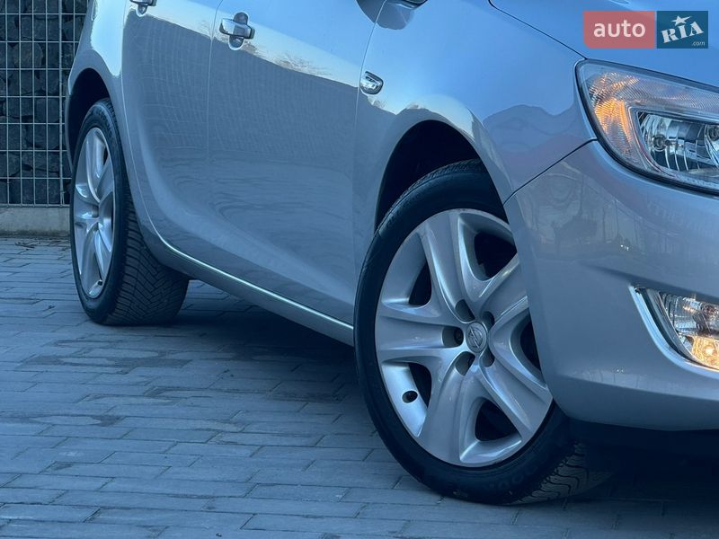 Хэтчбек Opel Astra 2011 в Стрые