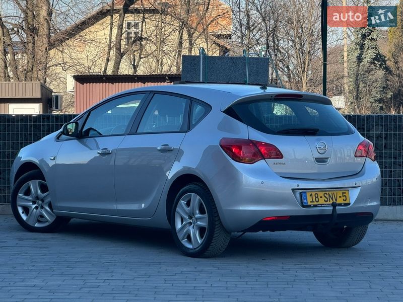 Хэтчбек Opel Astra 2011 в Стрые