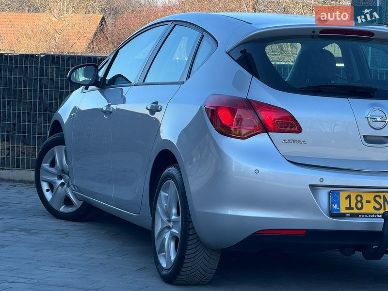 Хэтчбек Opel Astra 2011 в Стрые