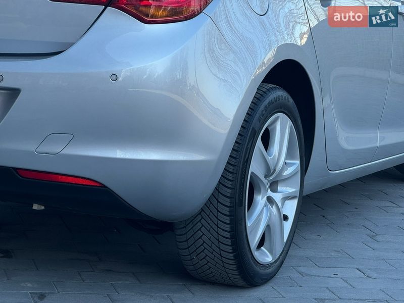 Хэтчбек Opel Astra 2011 в Стрые