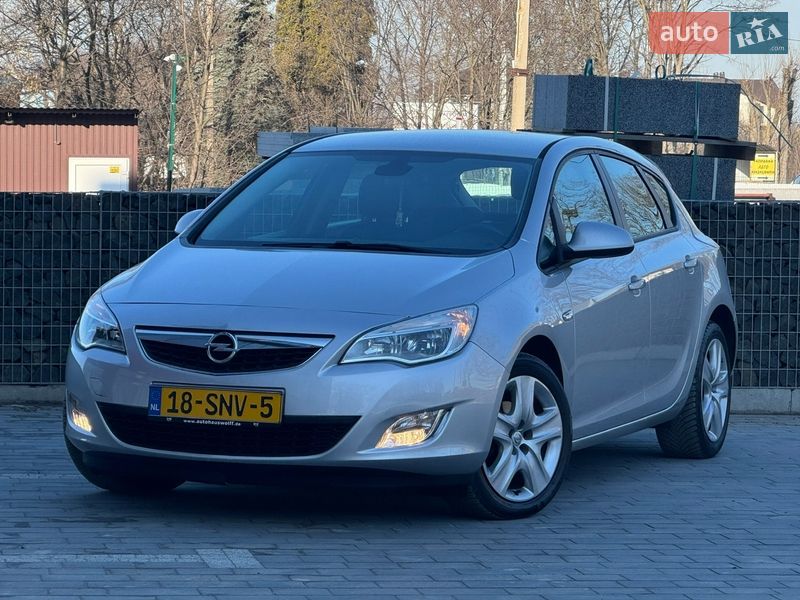 Хэтчбек Opel Astra 2011 в Стрые