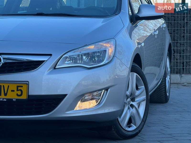 Хэтчбек Opel Astra 2011 в Стрые